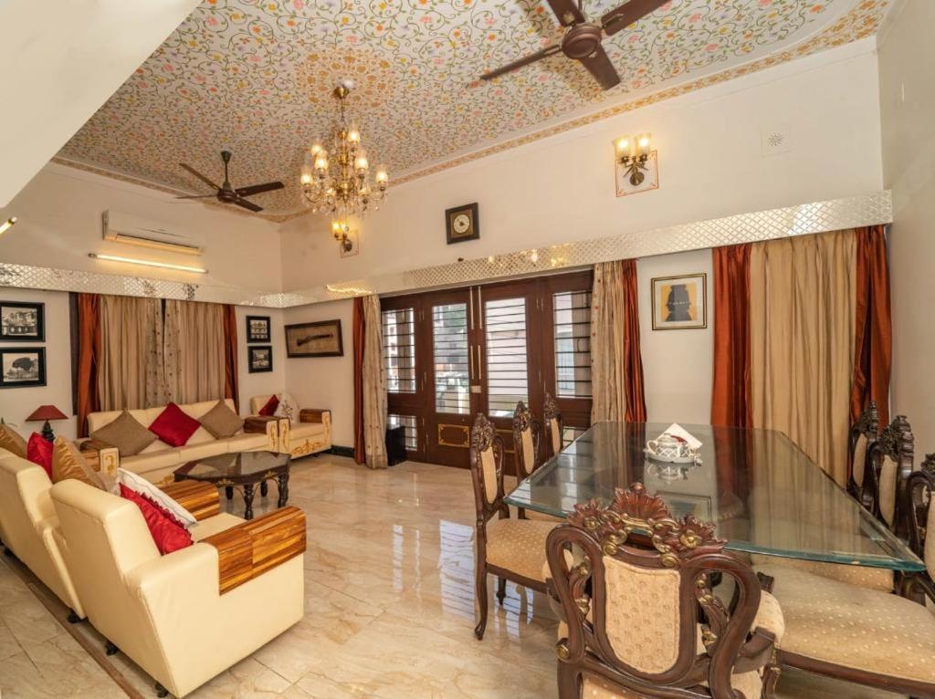 Santosh Villa - The House Of Antiques And Art أُودايبور المظهر الخارجي الصورة